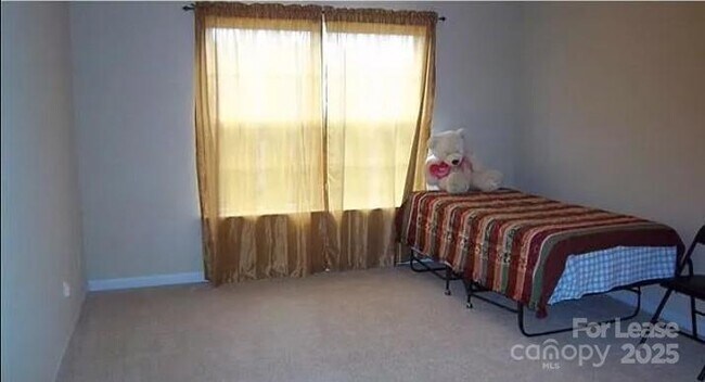 Building Photo - 4862 Benhill Dr