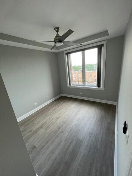 Building Photo - 6444 W Belmont Ave