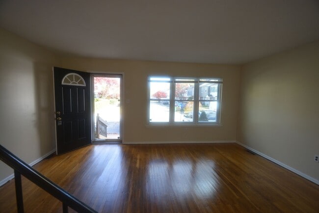 Building Photo - Recently Updated 3 Bedroom 1 Bath in Newar...