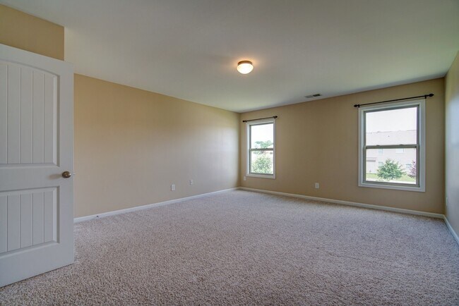 Building Photo - Gorgeous 4/5 BR, 3 BA, 2 Car Garage Home with Fenced Backyard and Large Storage Unit