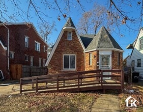 Building Photo - Fully remodeled 3 Bed 2.5 Bath