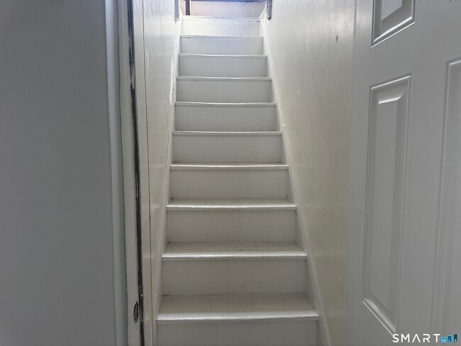 Building Photo - 10 Bayview Ave