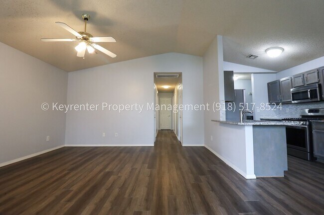Building Photo - 3 Bed | 2 Bath in Owasso!