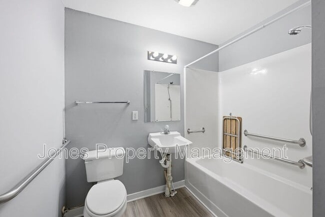 Building Photo - 320 N Key St