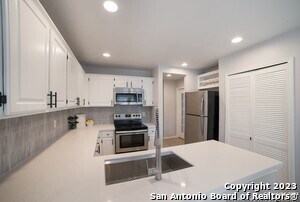 Building Photo - 14718 Hillside View