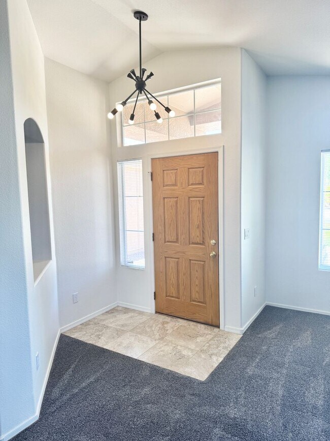Building Photo - Meticulously Maintained 3 Bedroom + Den Single Level Home! Fantastic Low Backyard.