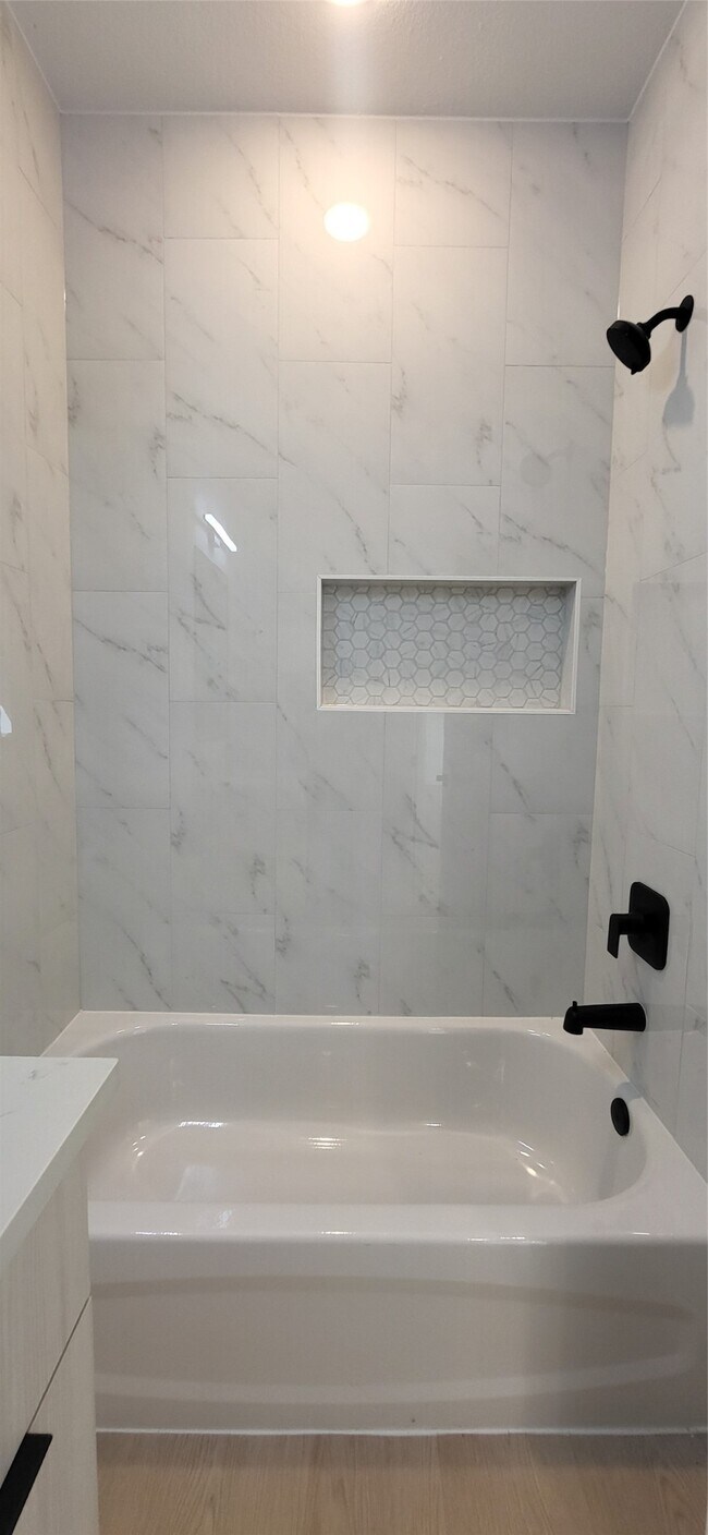 Building Photo - 1033 North Ln