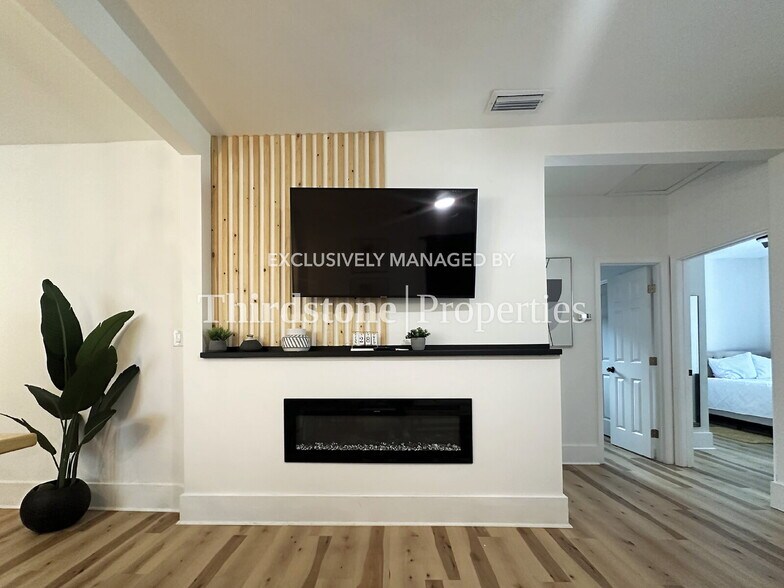 Building Photo - 2518 Dellwood Ave