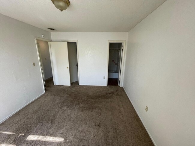 Building Photo - 2170 Knox McRae Dr