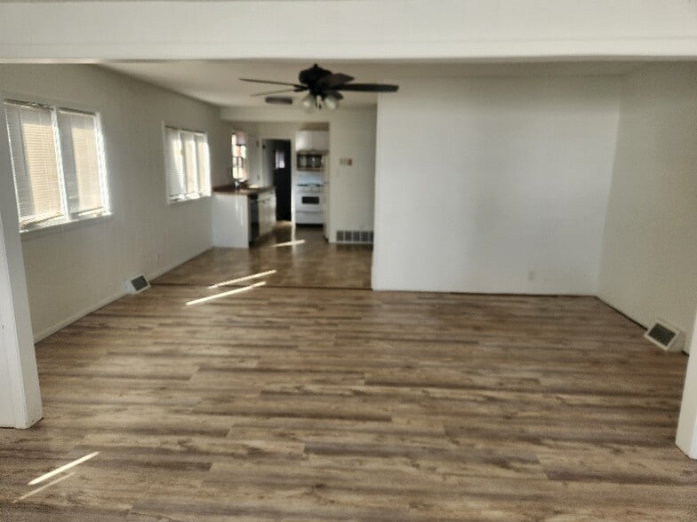 Building Photo - 1400 Woodlawn Beach