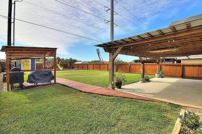 Building Photo - 1613 Antoinette Dr