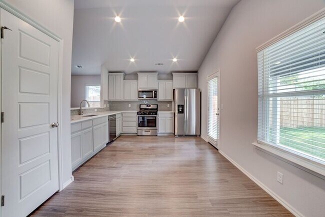 Building Photo - Brand new 4/2/2 in Elysian Fields!