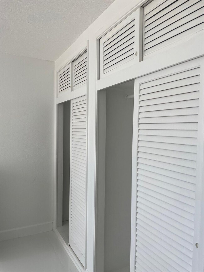 Building Photo - 3800 Galt Ocean Dr