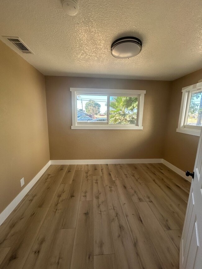 Building Photo - NEW, NEW NEW in Hanford