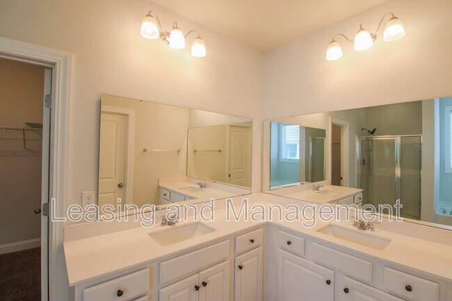 Building Photo - 333 Turnstone St