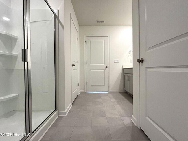 Building Photo - 275 Roberts Pl