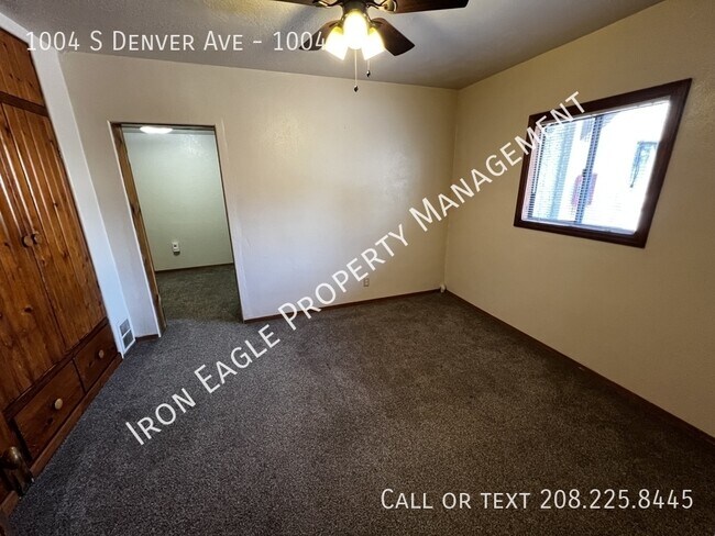 Building Photo - 1004 S Denver Ave