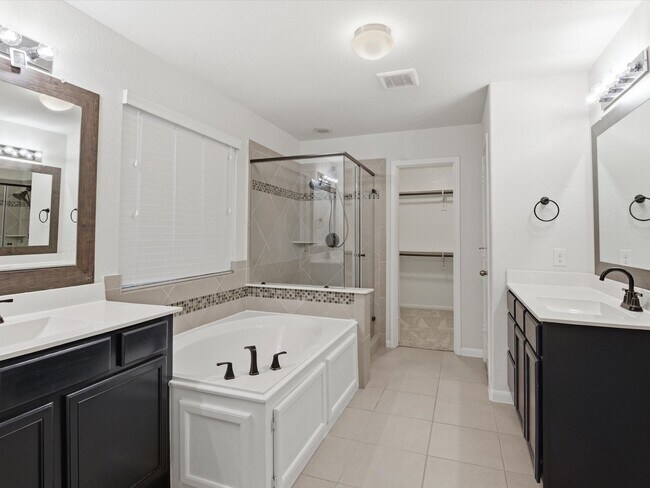 Building Photo - 23827 Pennington Hills Dr