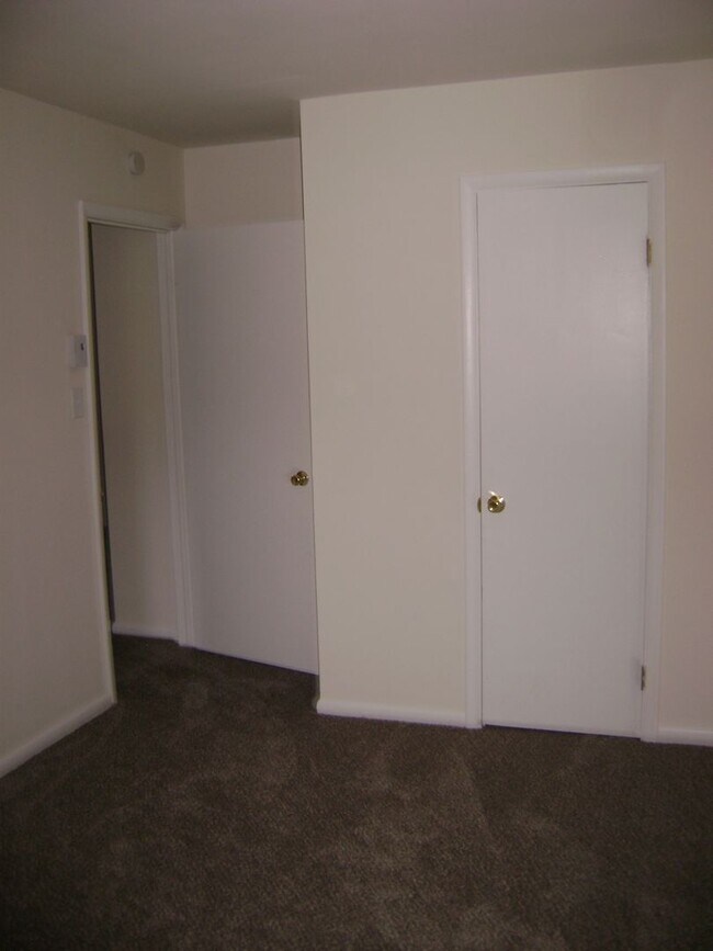 Building Photo - 3BR Townhome with garage! - Northampton School District