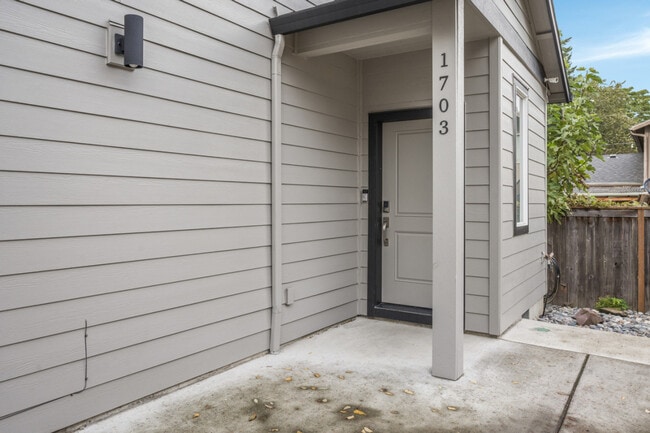 Building Photo - 1703 SE 176th Ave