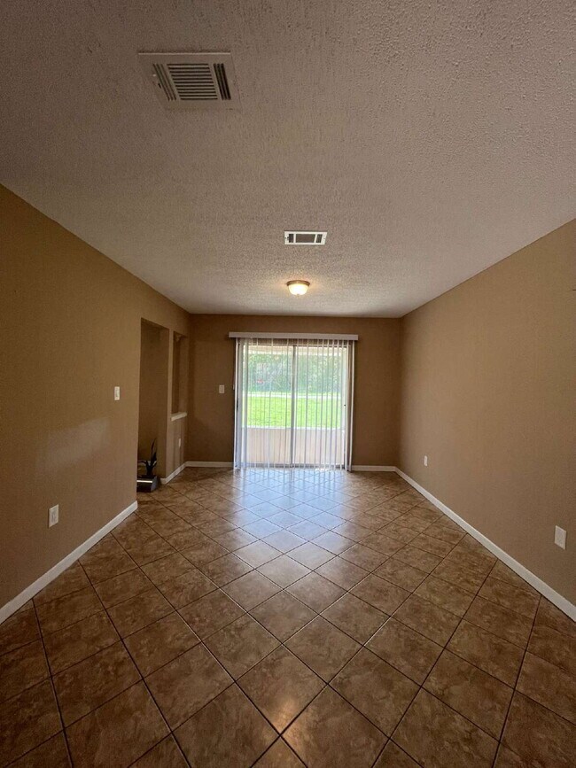 Building Photo - 939 Tanager Rd