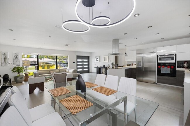 Building Photo - 20375 NE 22nd Pl