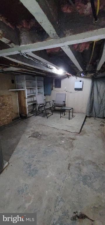 Building Photo - 939 W Pine St