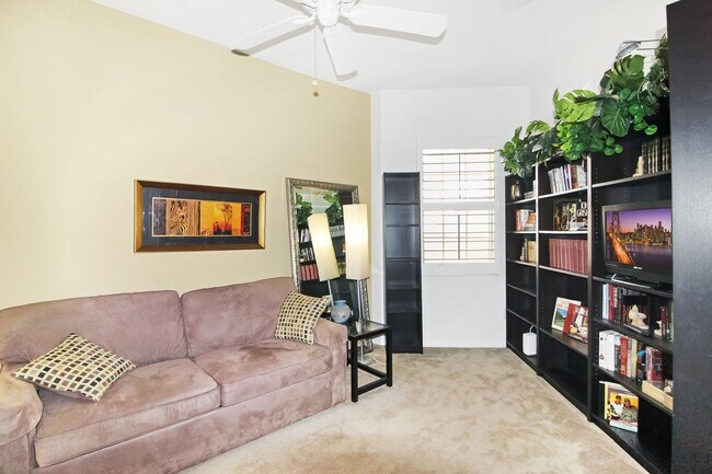 Building Photo - Triano Seasonal Condo for Rent