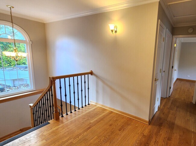 Building Photo - 1206 Lynn Terrace
