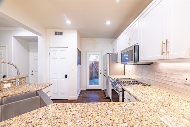 Building Photo - 12 Nantucket Ln