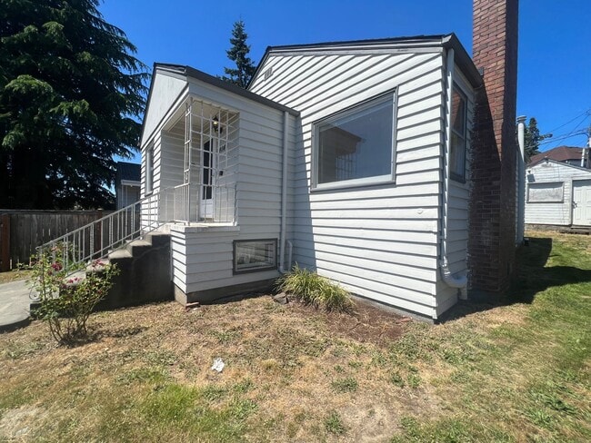 Building Photo - West Seattle Home