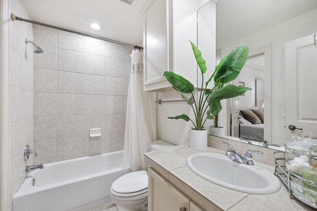 Building Photo - 5807 Birdsall Market Pl