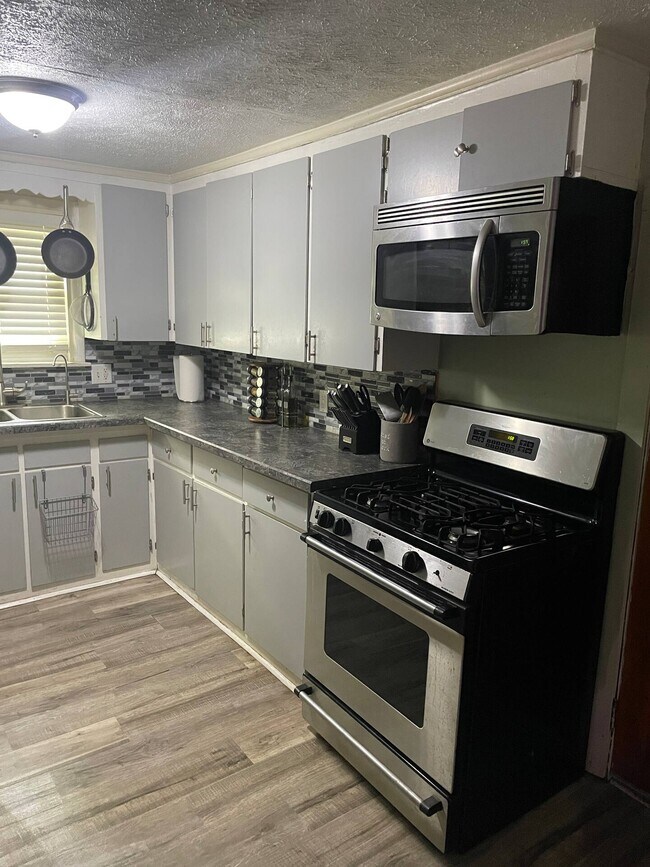 Kitchen - 1724 Center Ave NE