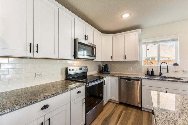 Building Photo - 10112 Falkland Rd