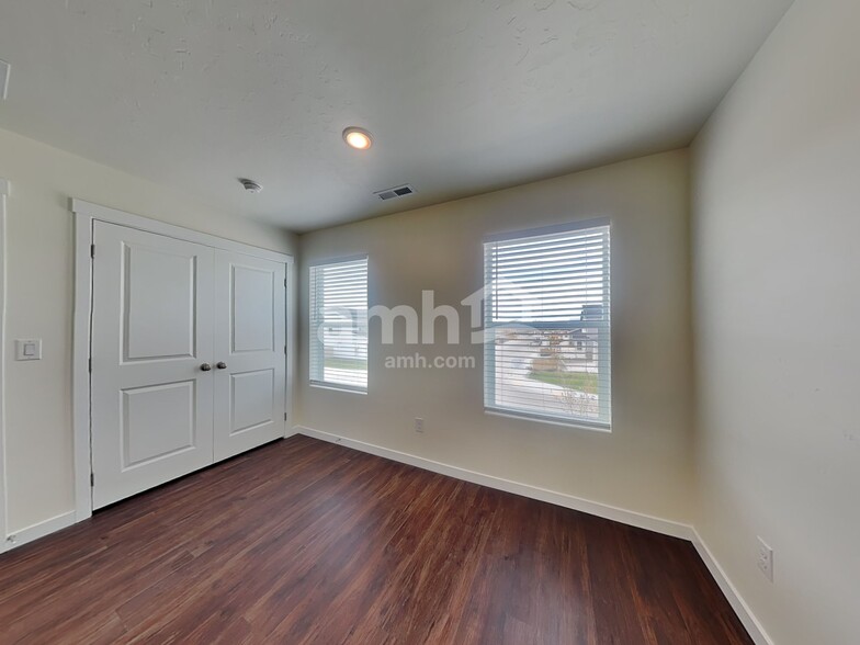 Building Photo - 1480 N Garnet Creek Ave