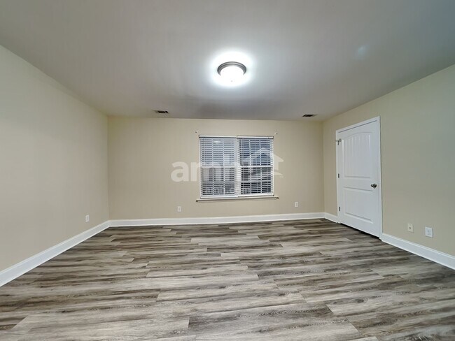 Building Photo - 2 Ristona Dr