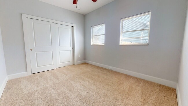 Building Photo - Adorable 3 bedroom / 2 bathroom Home for R...