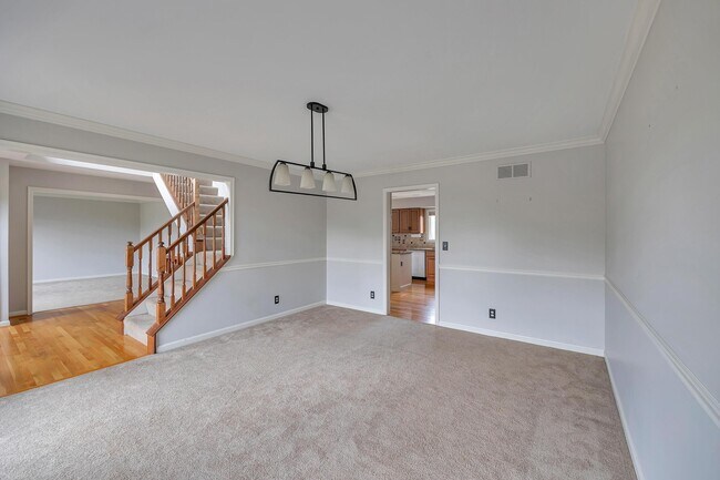 Building Photo - 1658 Grandview Dr
