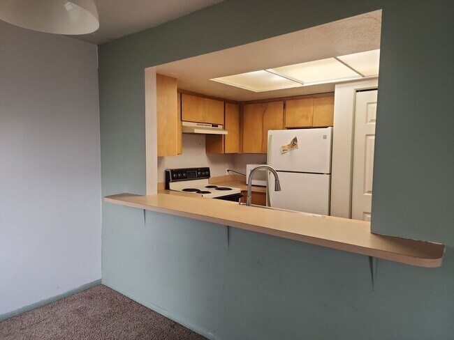 Building Photo - 171 College Way