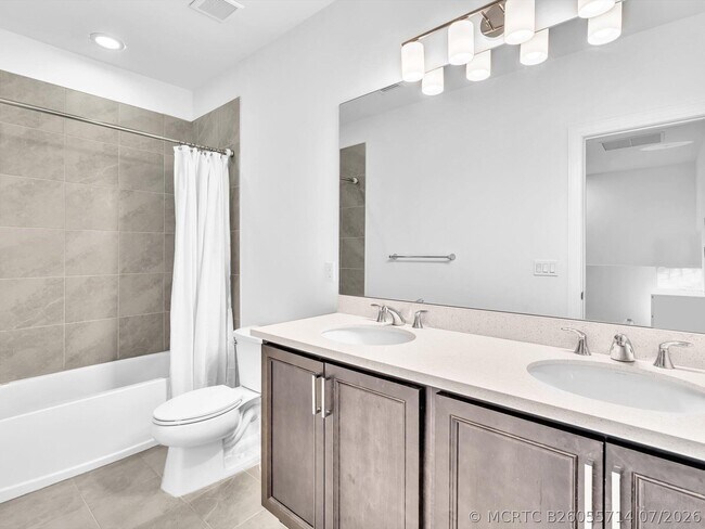 Building Photo - 556 Sanderling Cir