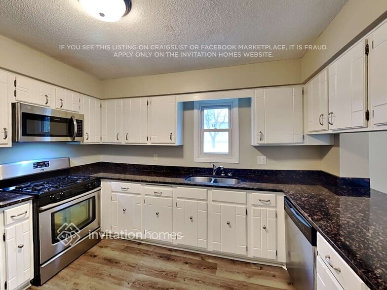 Building Photo - 8800 Hillside Trail S