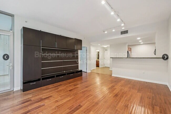 Building Photo - 206 Park Blvd