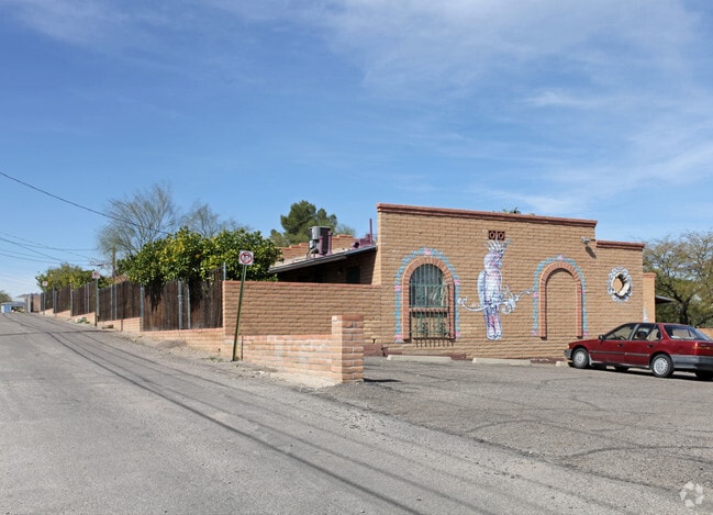 Building Photo - 351 N Silverbell Rd