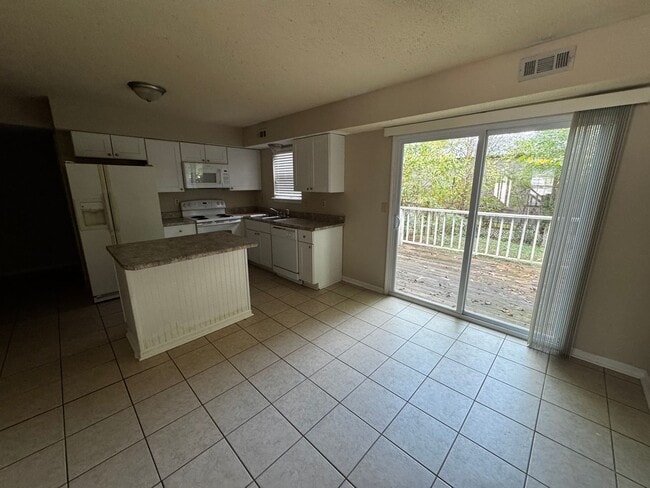 Building Photo - 509/511 Chris Dr