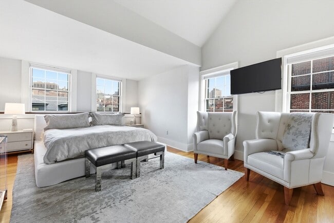 Building Photo - 50 River St