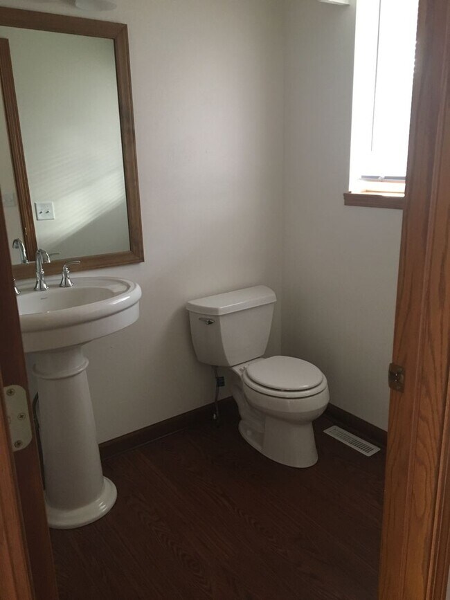 Building Photo - 1405 Glacier Hill Dr