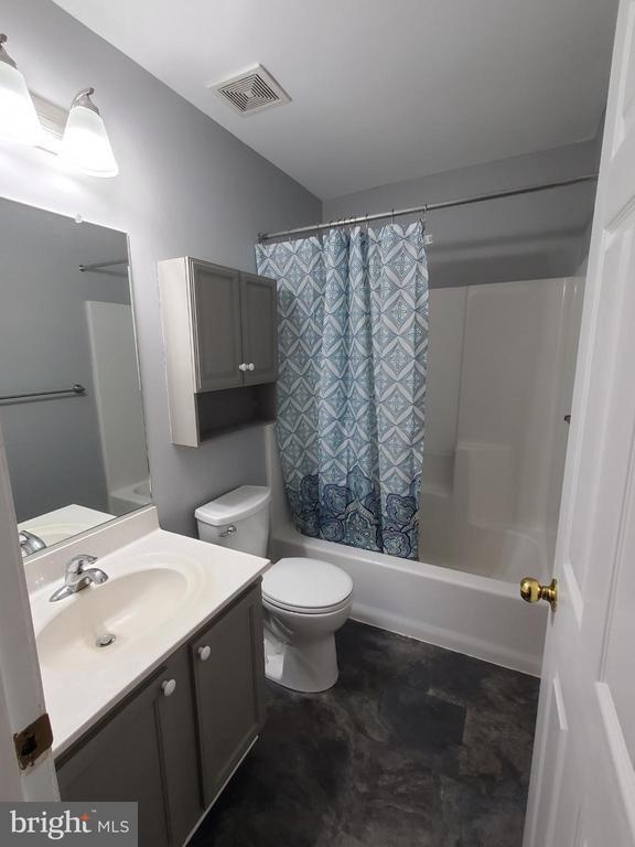 Building Photo - 573 Highland Towne Ln