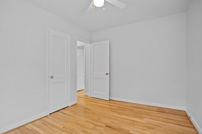 Building Photo - Renovated 2BR/1BA Condo close to shopping and the hospital