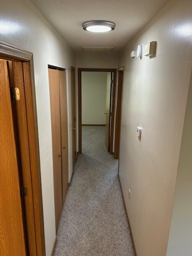 Building Photo - Black Friday Move-in Special! Up to $500 off!