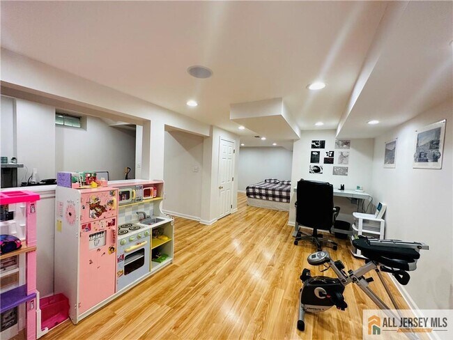 Building Photo - 34 Cotoneaster Ct